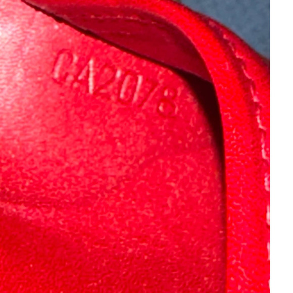 Louis Vuitton Red Vernis Leather Small Ring Agenda Cover - Picture 13 of 16